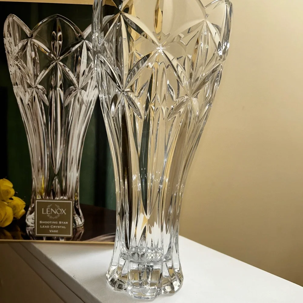 Lenox shooting Star Crystal Vase - Elegant Clear Design